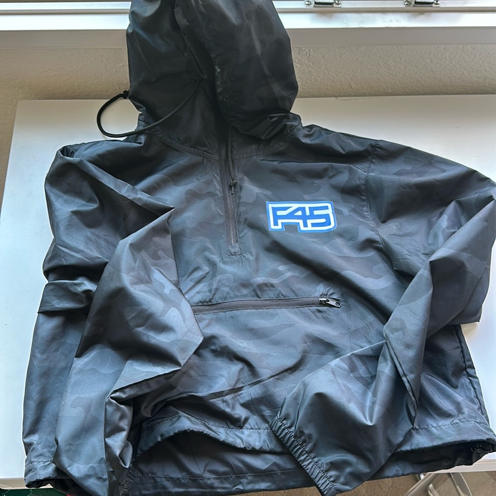 F45 wind breaker